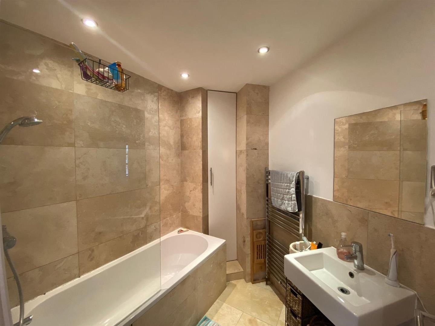 Flat Combermere Road in Greater London