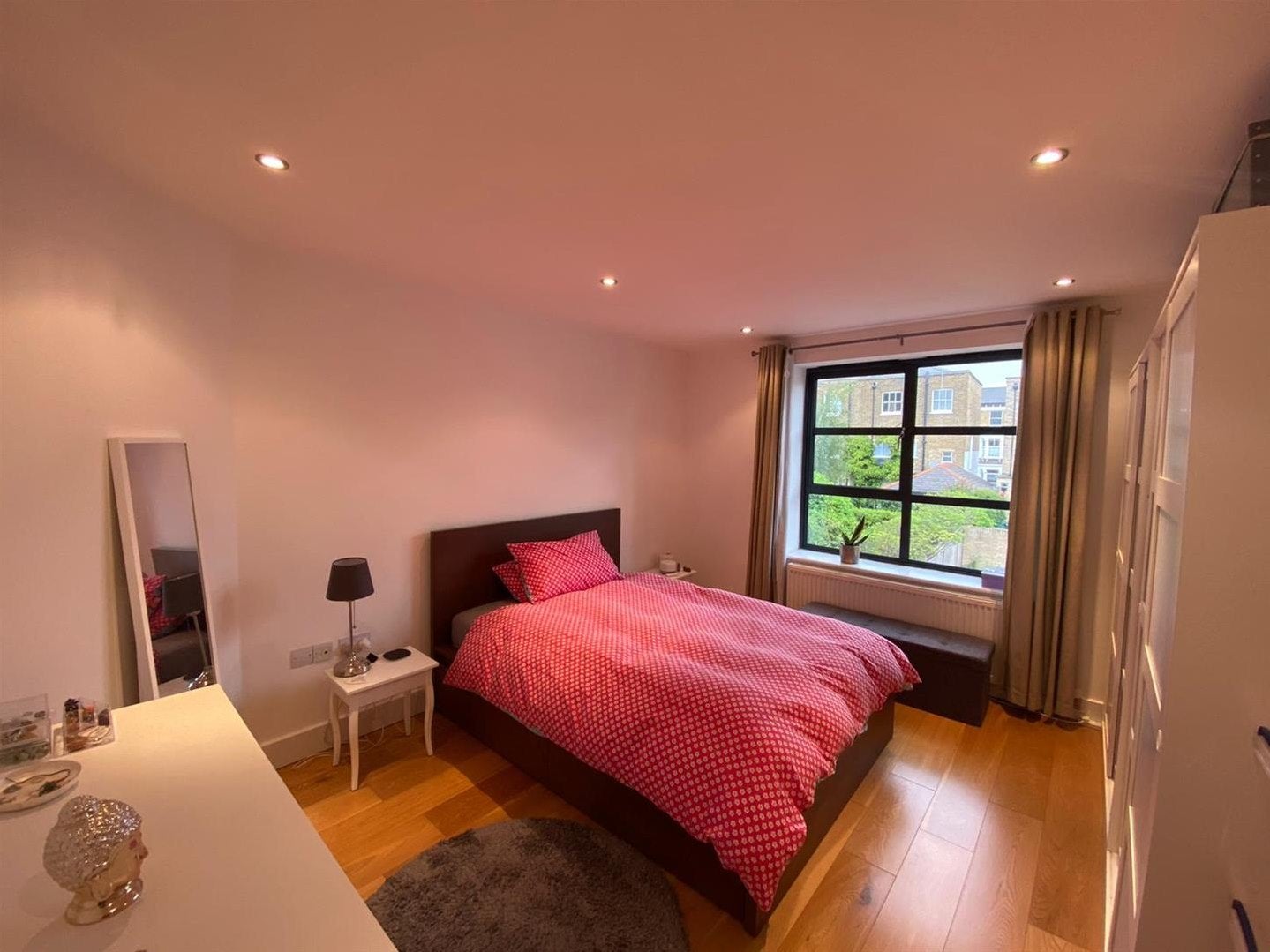 Flat Combermere Road in Greater London