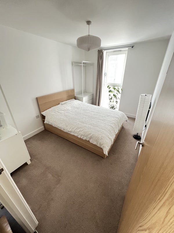Flat Roseberry Place in Greater London