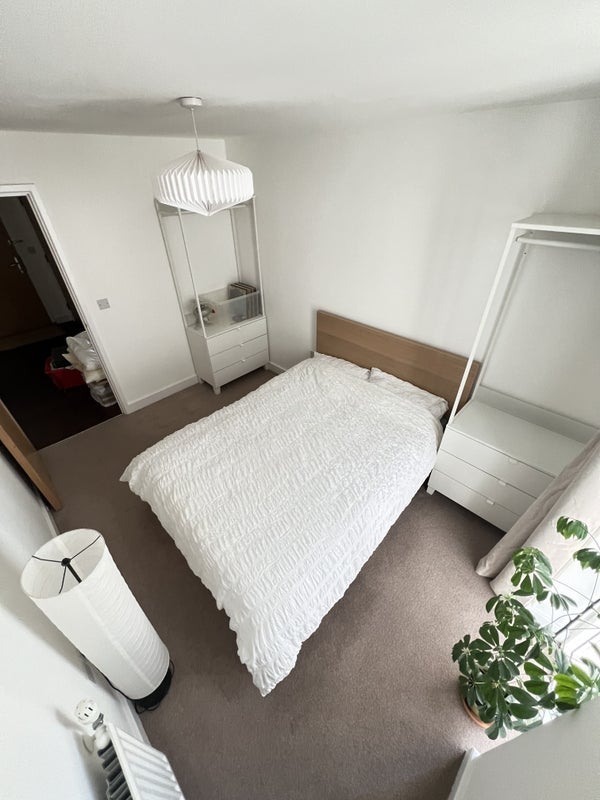 Flat Roseberry Place in Greater London