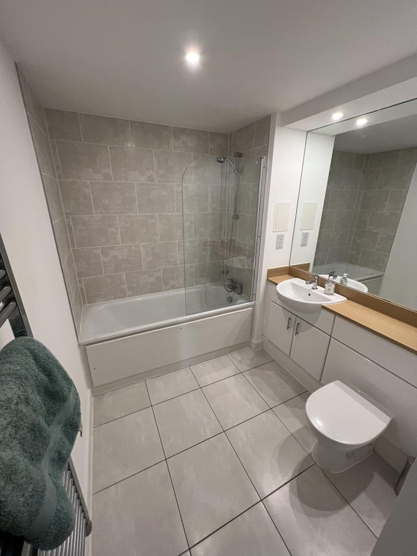 Flat Roseberry Place in Greater London