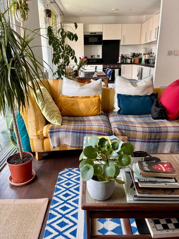 Flat Roseberry Place in Greater London