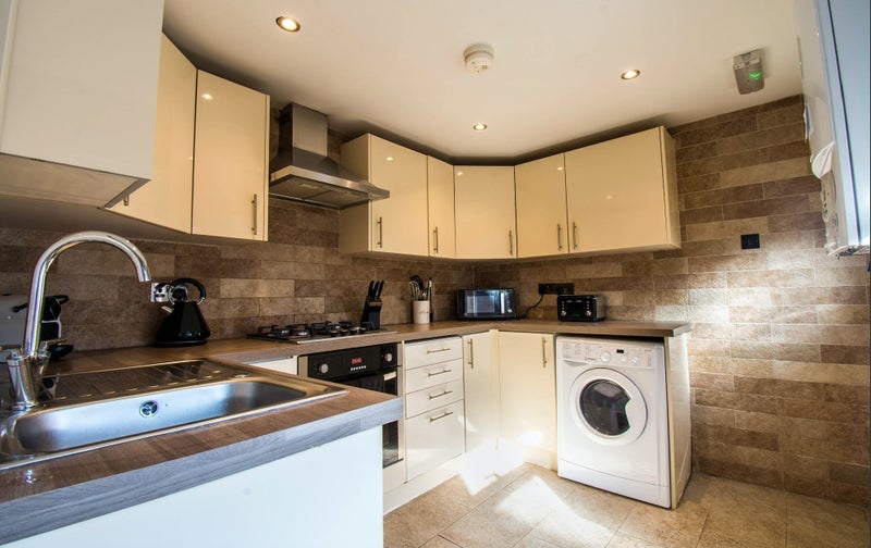Room Hamilton Avenue in Leeds