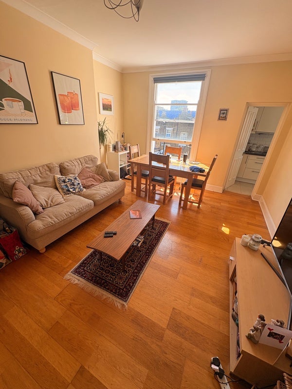 Room Sutherland Avenue in City of Westminster