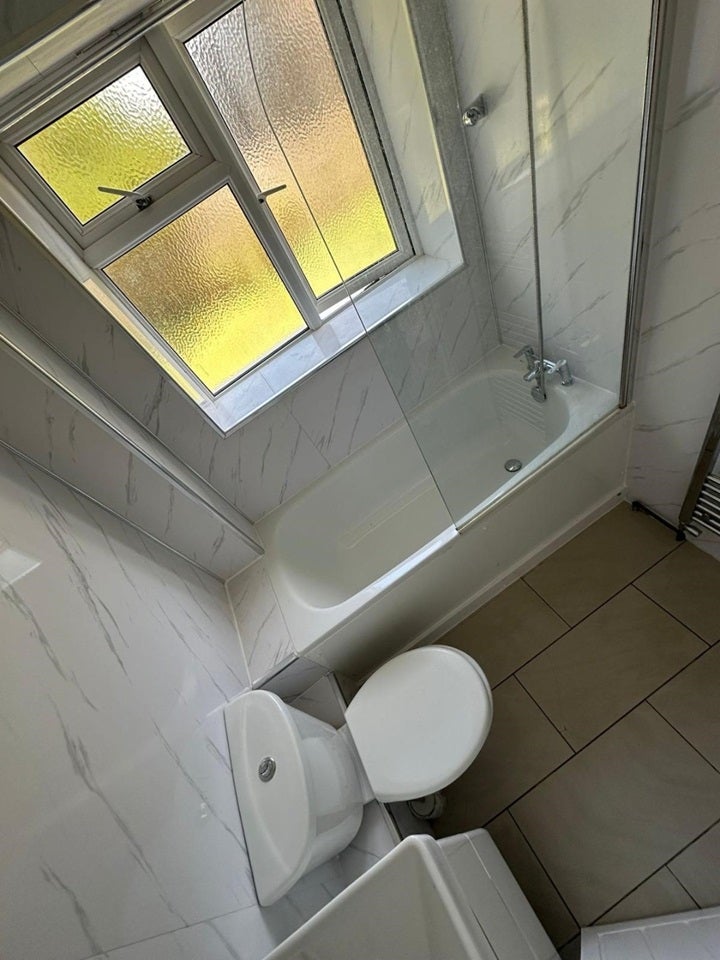 Flat Chigwell Road in Greater London