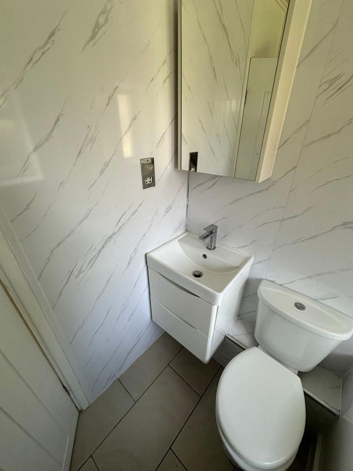 Flat Chigwell Road in Greater London