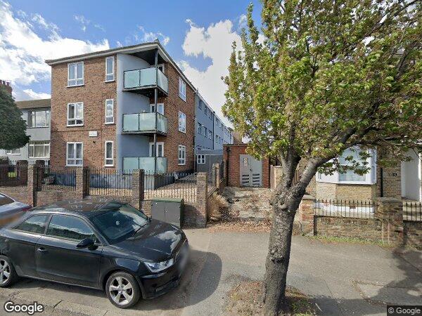 Flat Chigwell Road in Greater London