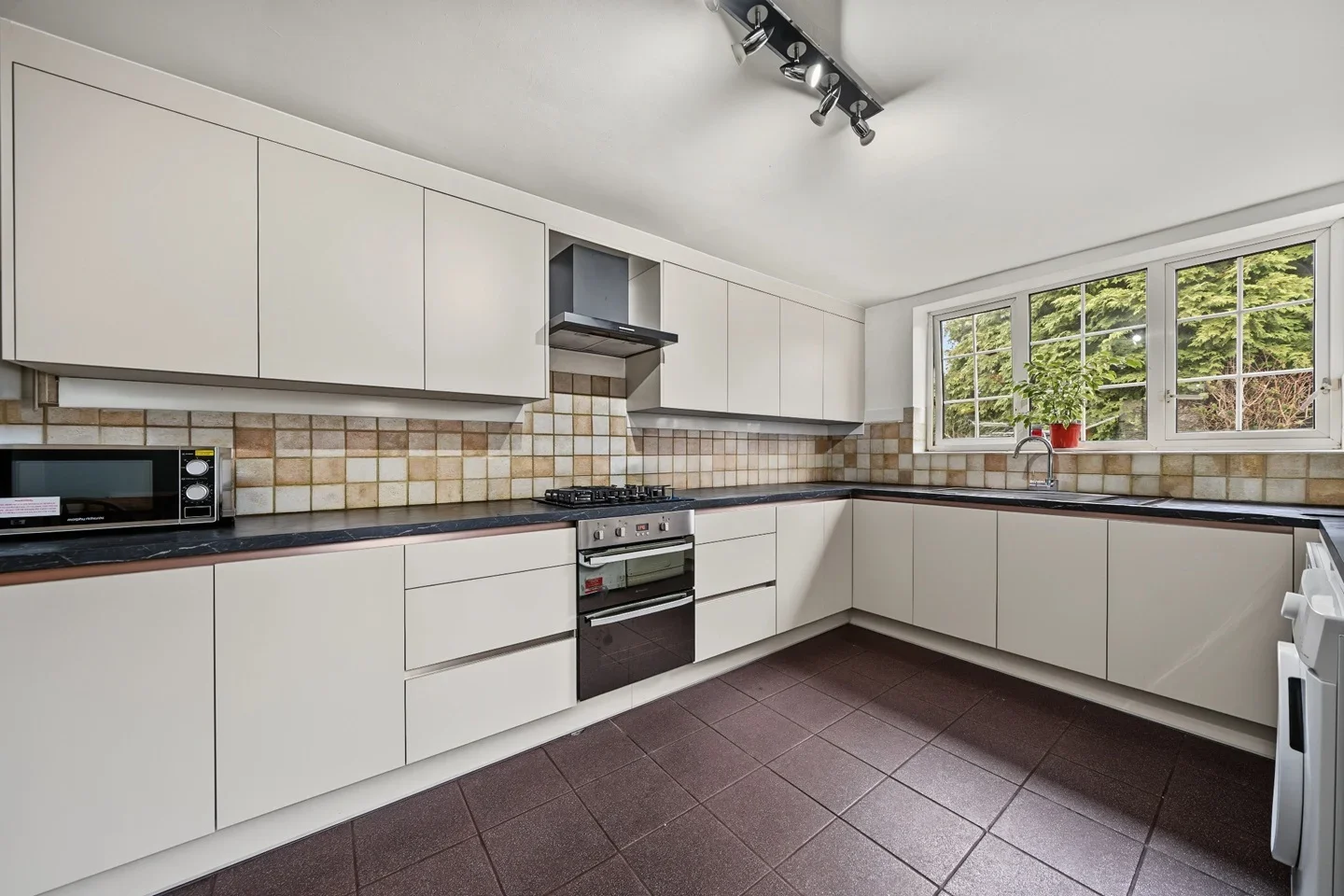 House Radnor Crescent in Greater London