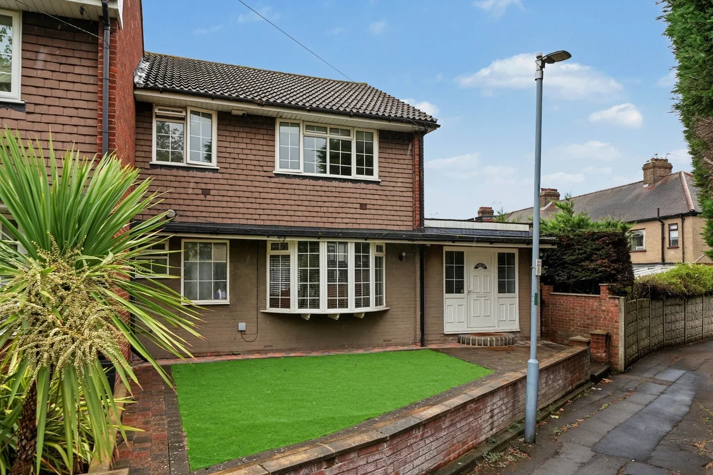 House Radnor Crescent in Greater London