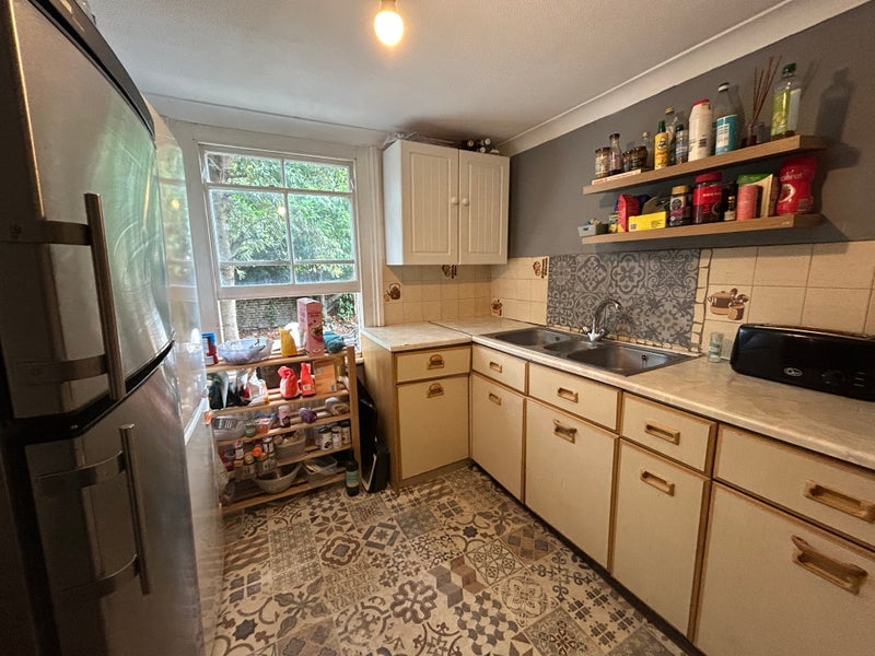 Room Winthorpe Road in Greater London