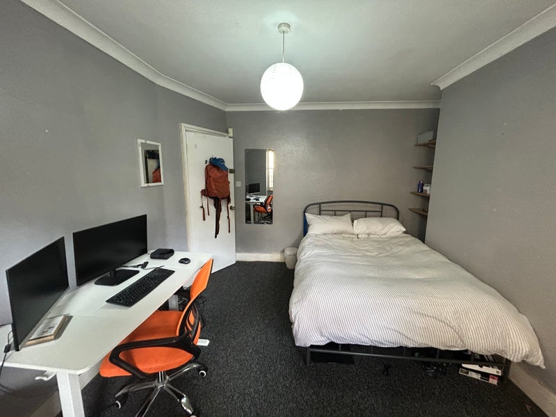 Room Winthorpe Road in Greater London