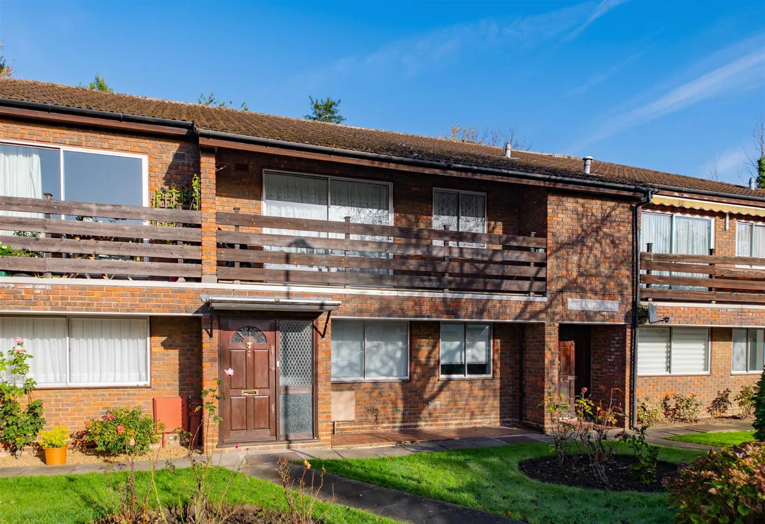 Flat North Crescent in Greater London