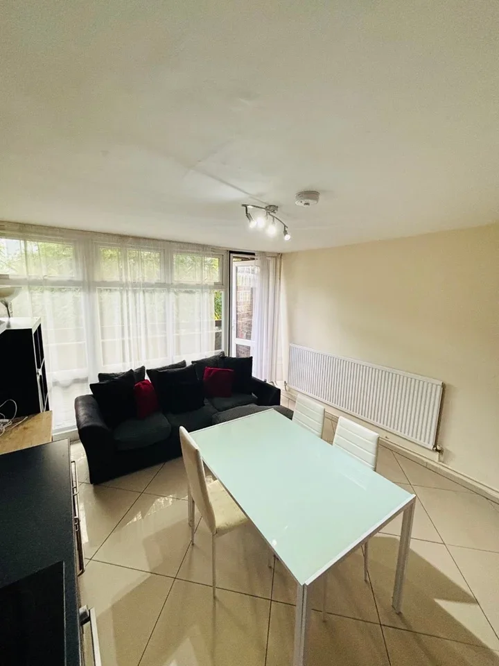 Room Stewarts Road in Greater London