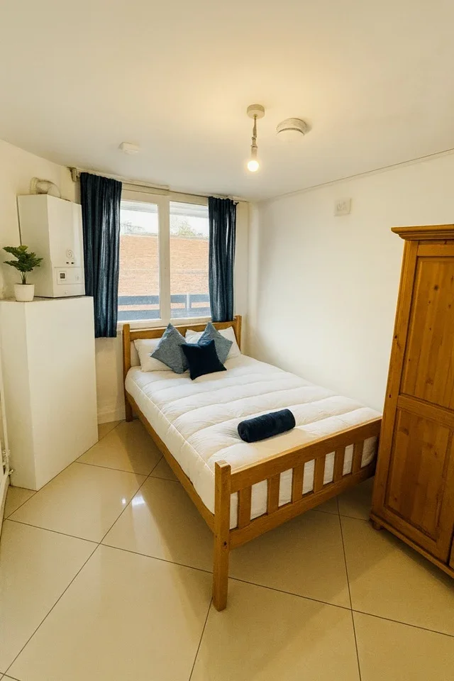 Room Stewarts Road in Greater London