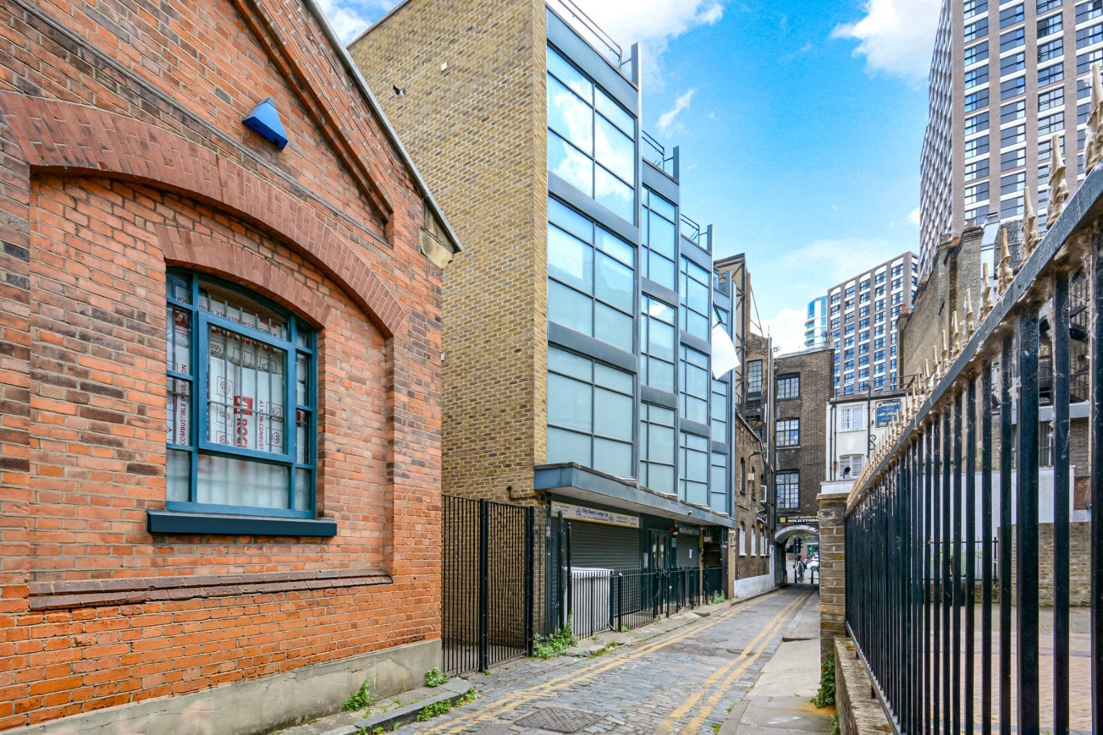 Flat Gunthorpe Street in Greater London