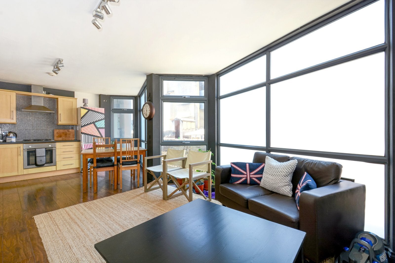 Flat Gunthorpe Street in Greater London