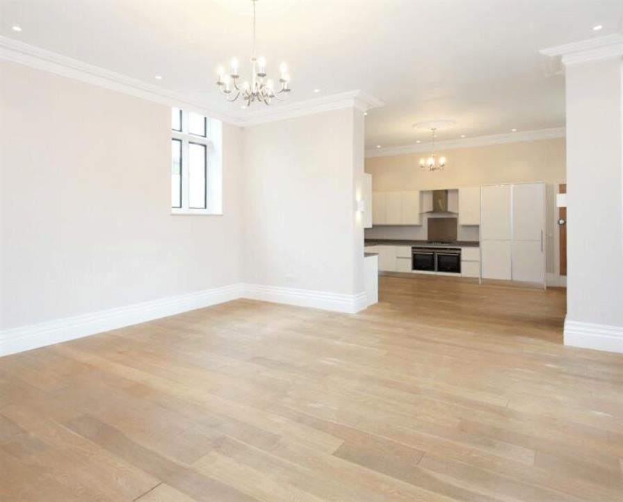 Flat The Ridgeway in Greater London