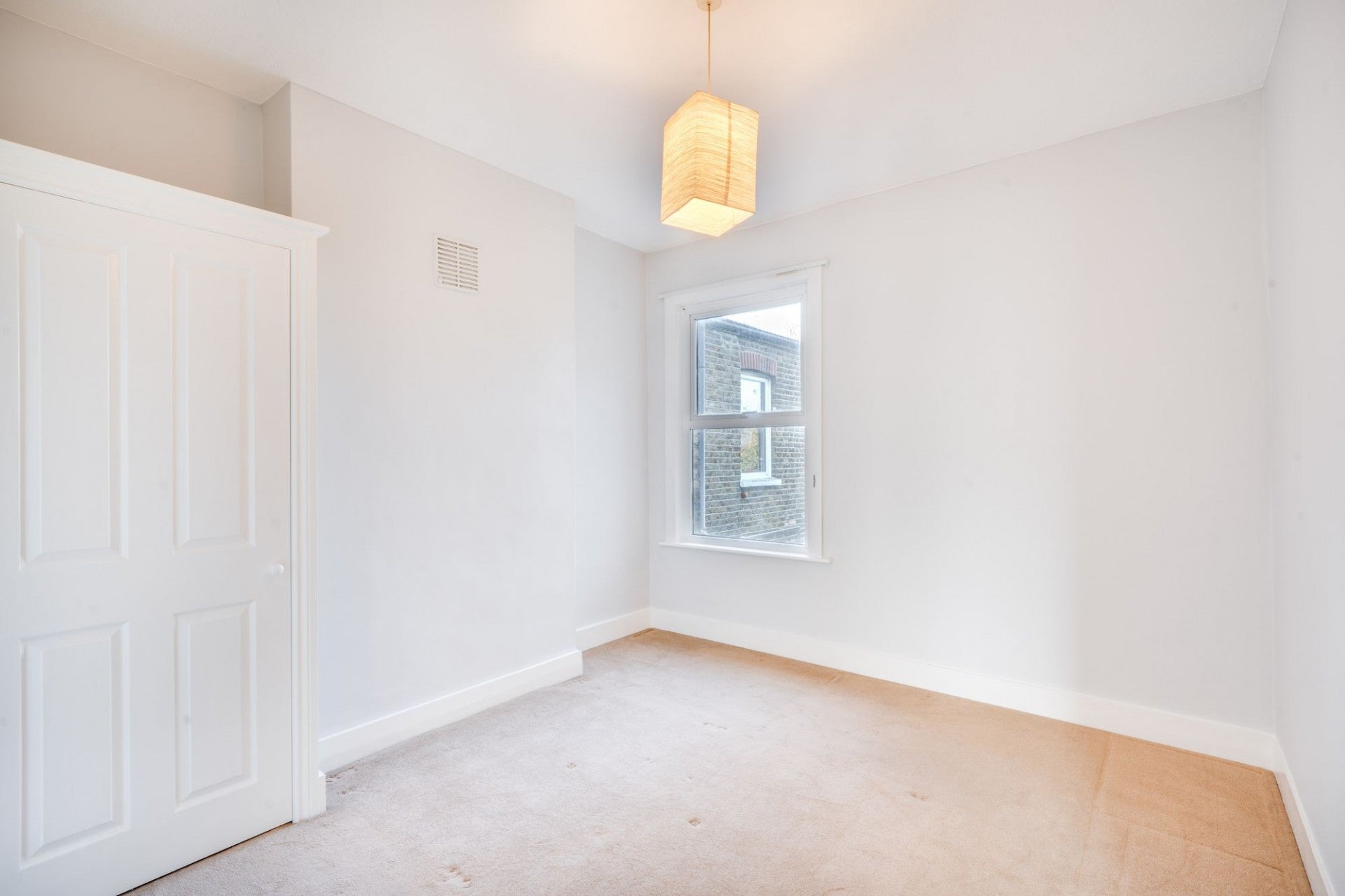 Flat Blandford Road in Greater London