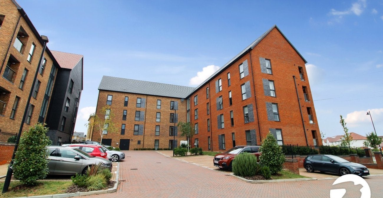 Flat Swanton House in Ebbsfleet Garden City