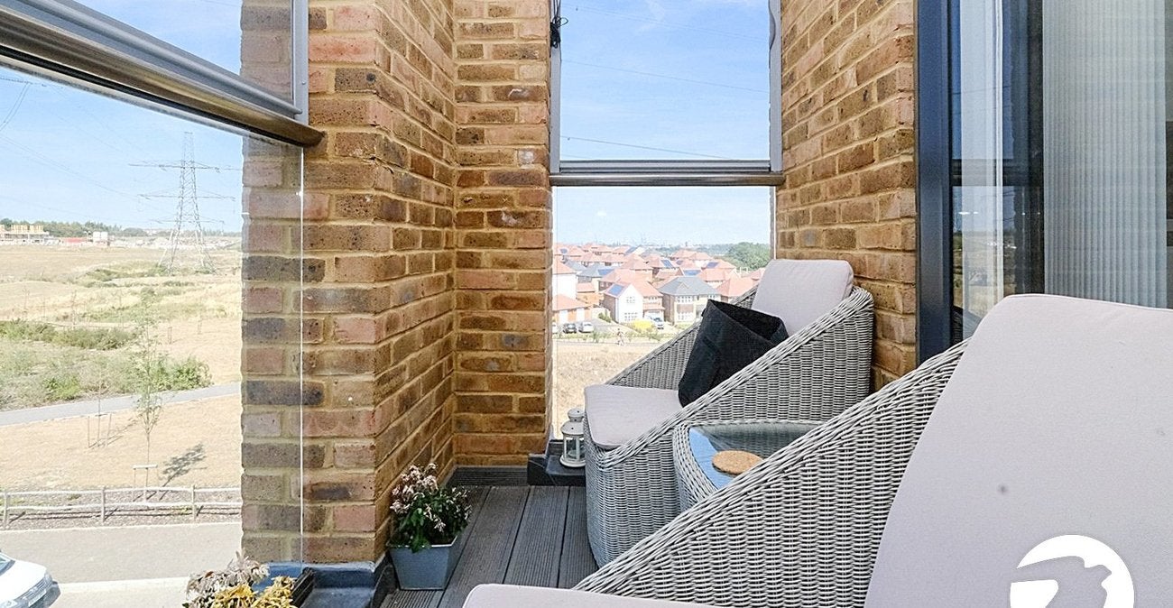 Flat Swanton House in Ebbsfleet Garden City