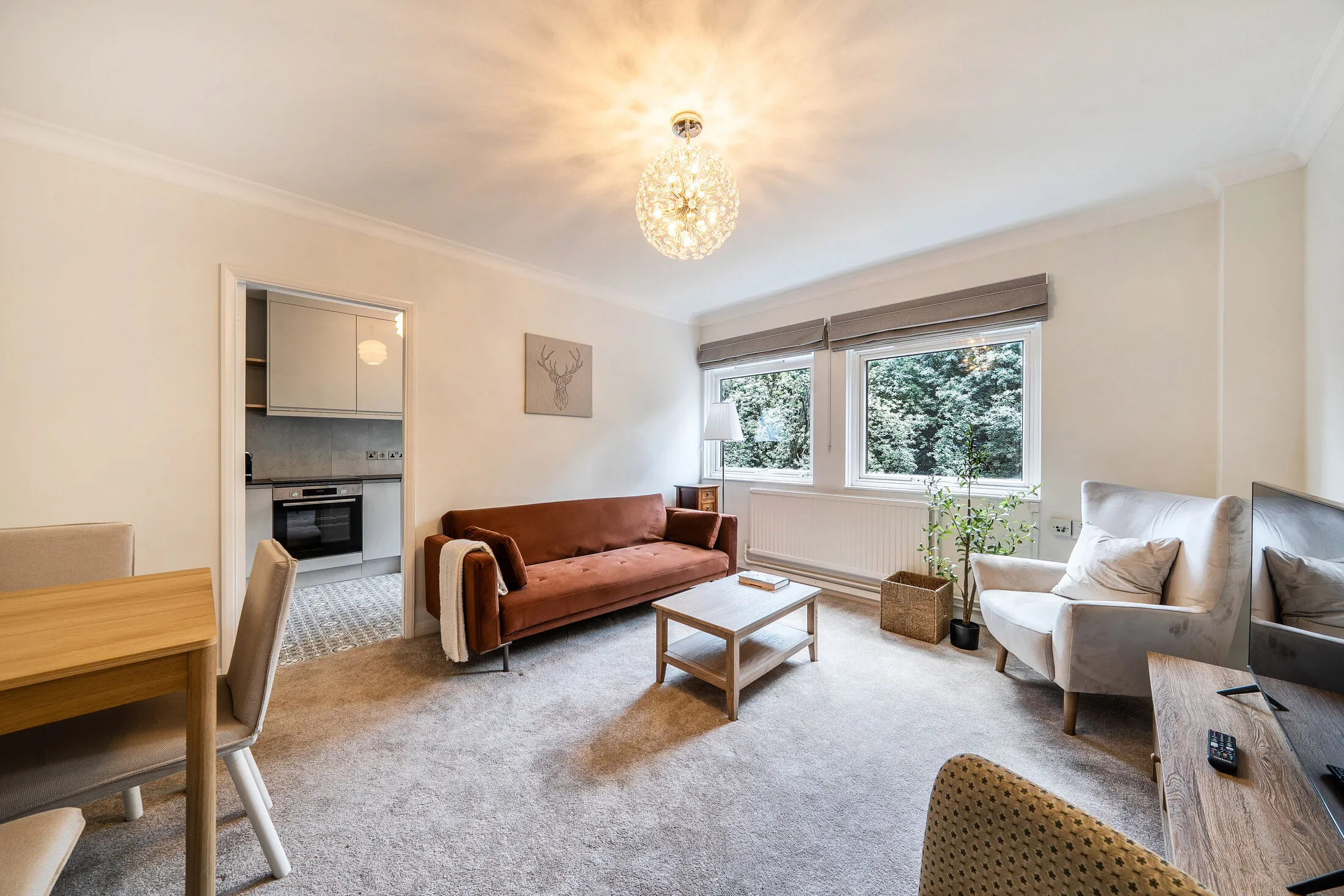 Flat Elm Park Gardens in Greater London