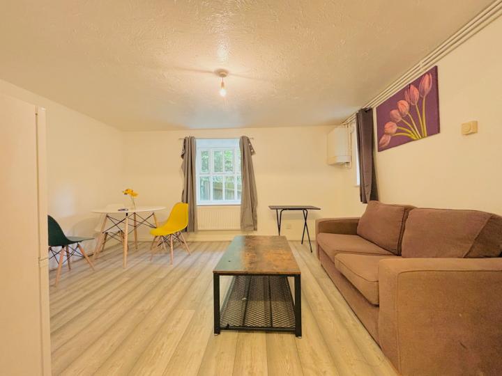 Flat Collier Close in Greater London