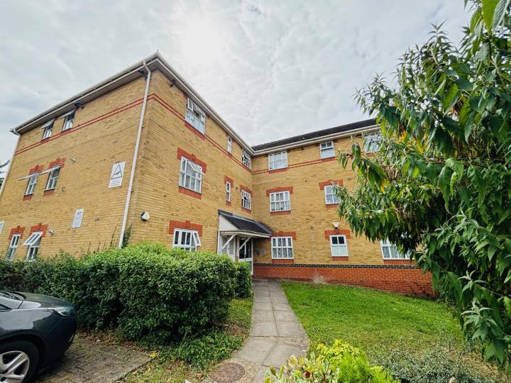 Flat Collier Close in Greater London