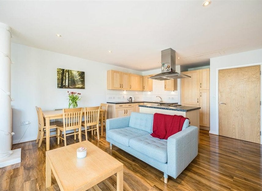 Flat Jamaica Road in Greater London