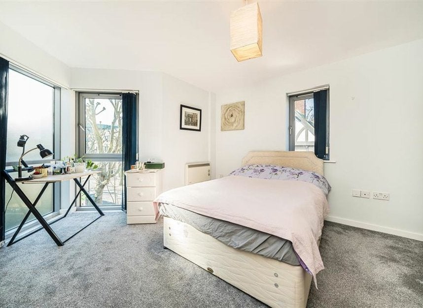 Flat Jamaica Road in Greater London
