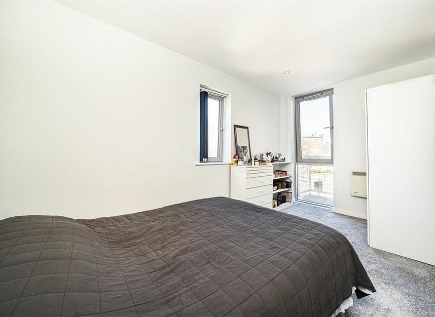 Flat Jamaica Road in Greater London