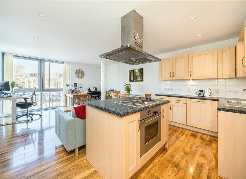Flat Jamaica Road in Greater London