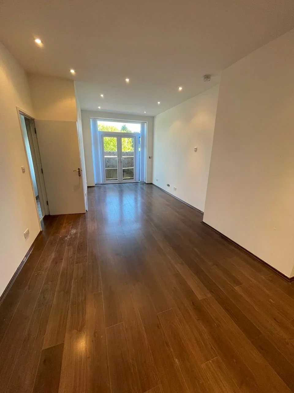 Flat Deeds Grove in High Wycombe