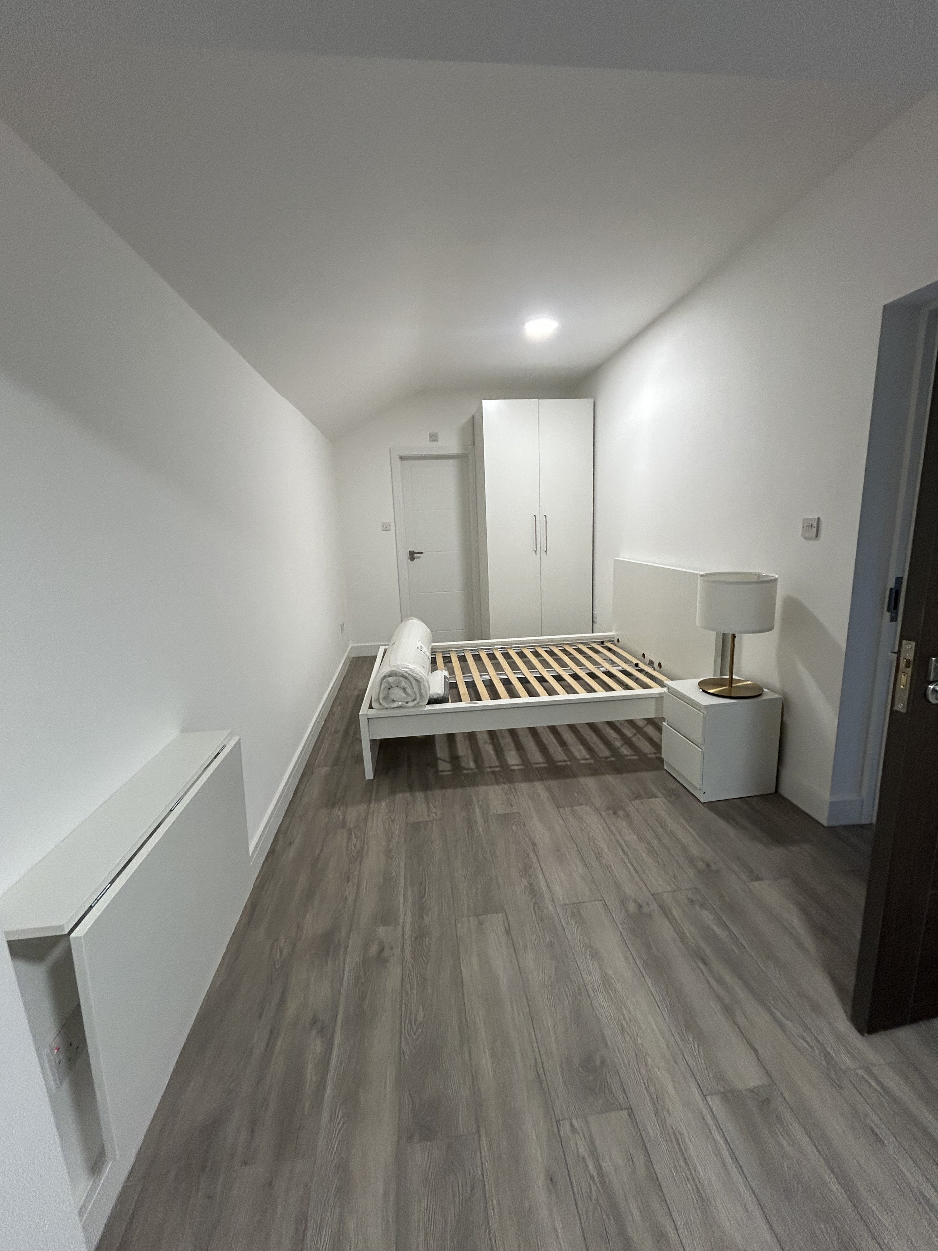 Room Falmouth Gardens in Greater London