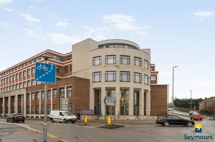 Flat Fox Lane North in Borough of Runnymede