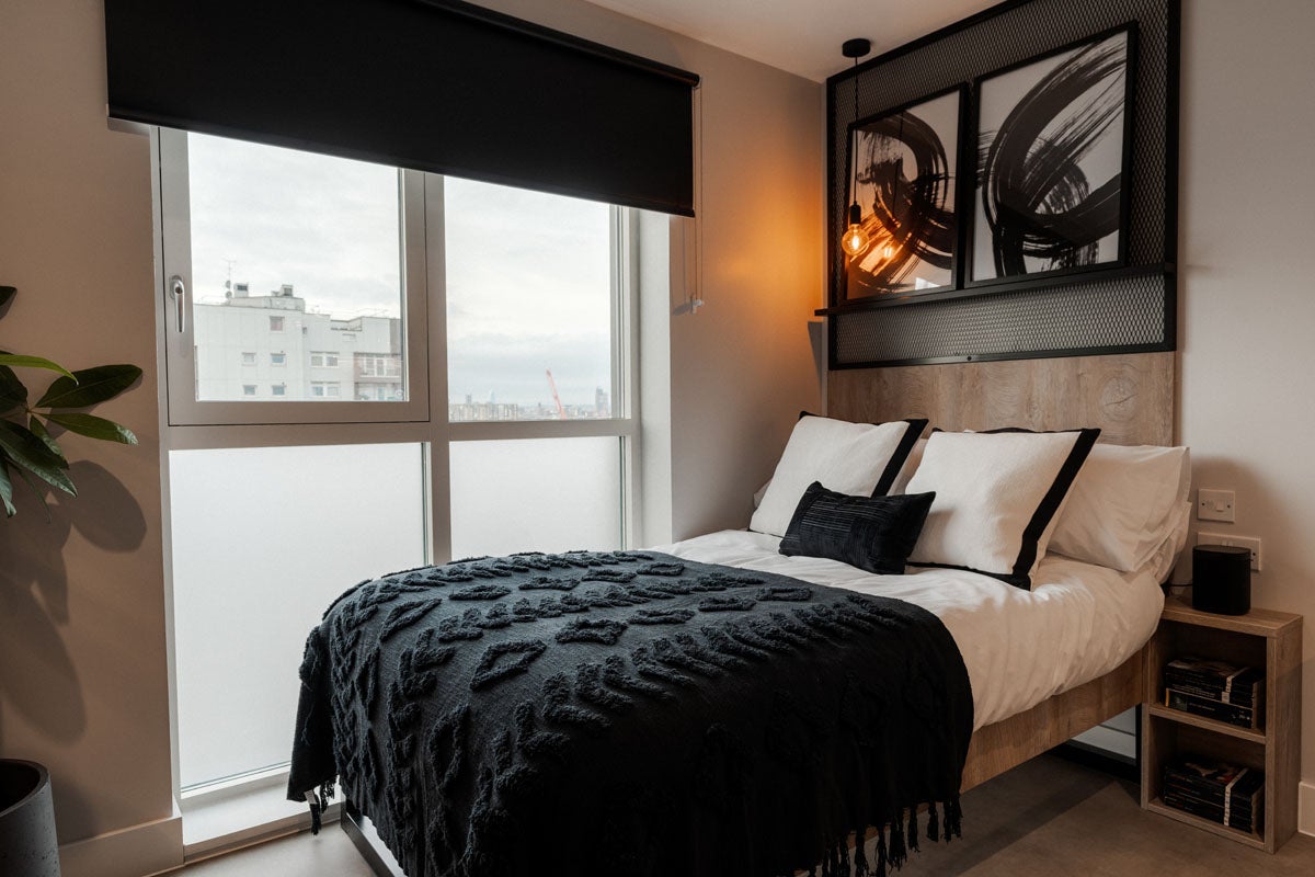 Room Ilderton Road in Greater London