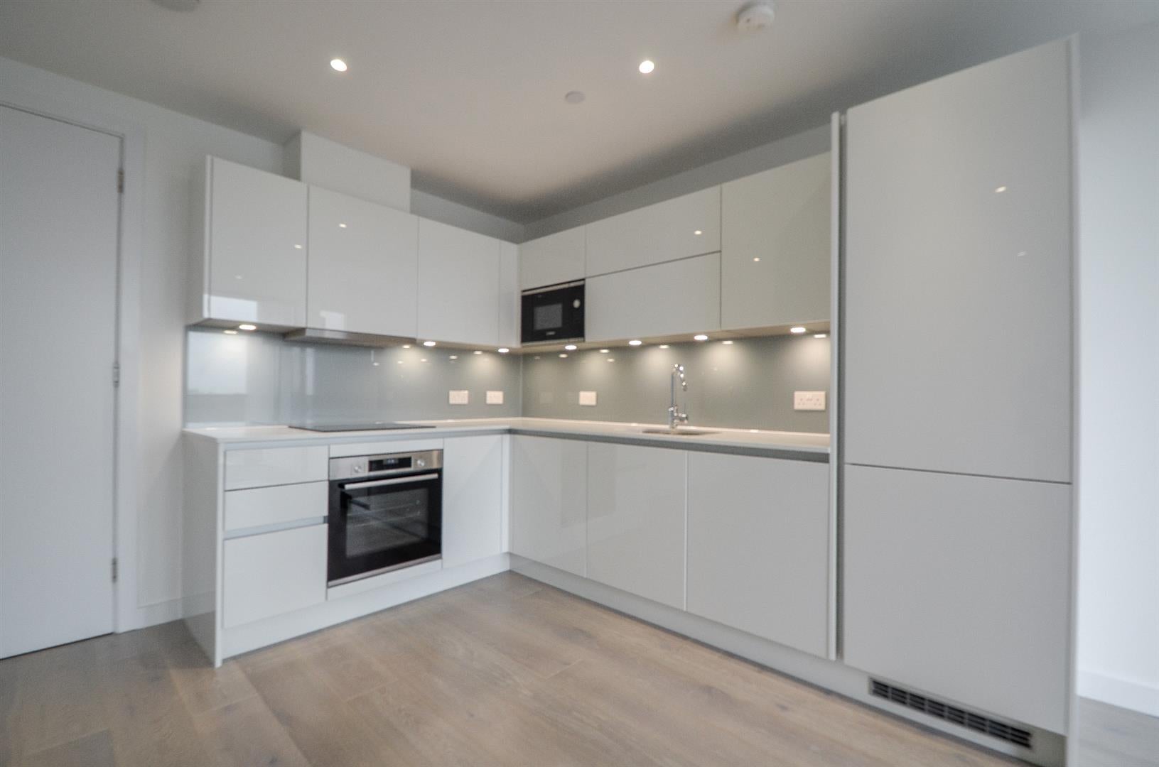 Flat City North Place in Greater London
