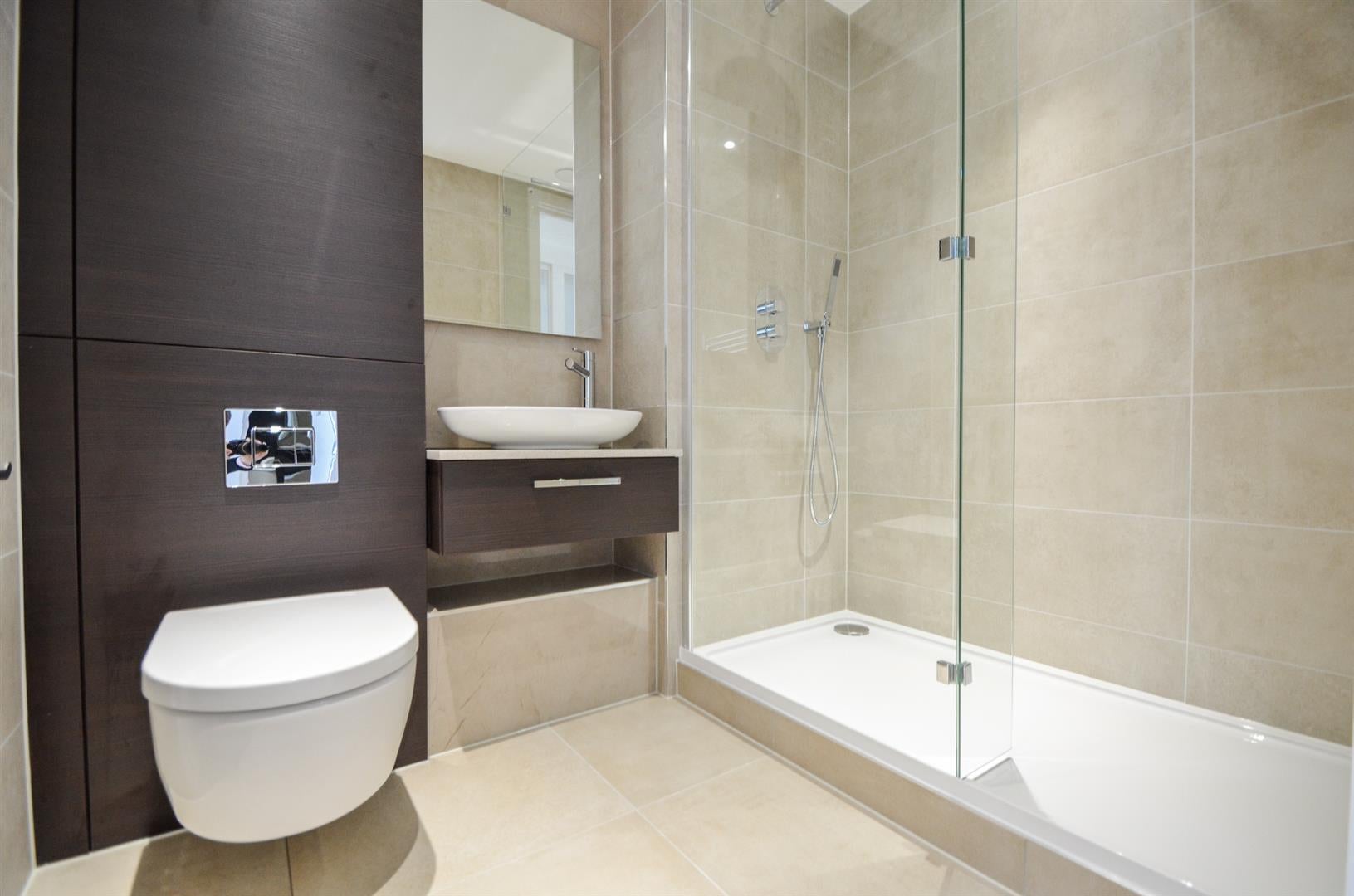 Flat City North Place in Greater London