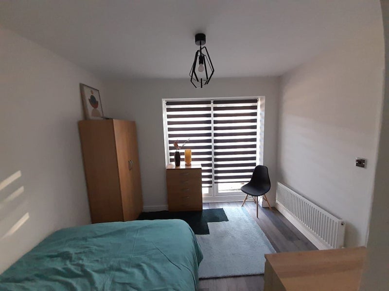 Room Eighteenth Road in Greater London