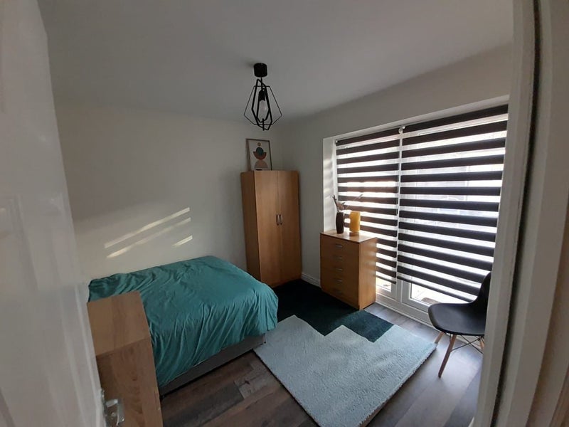 Room Eighteenth Road in Greater London