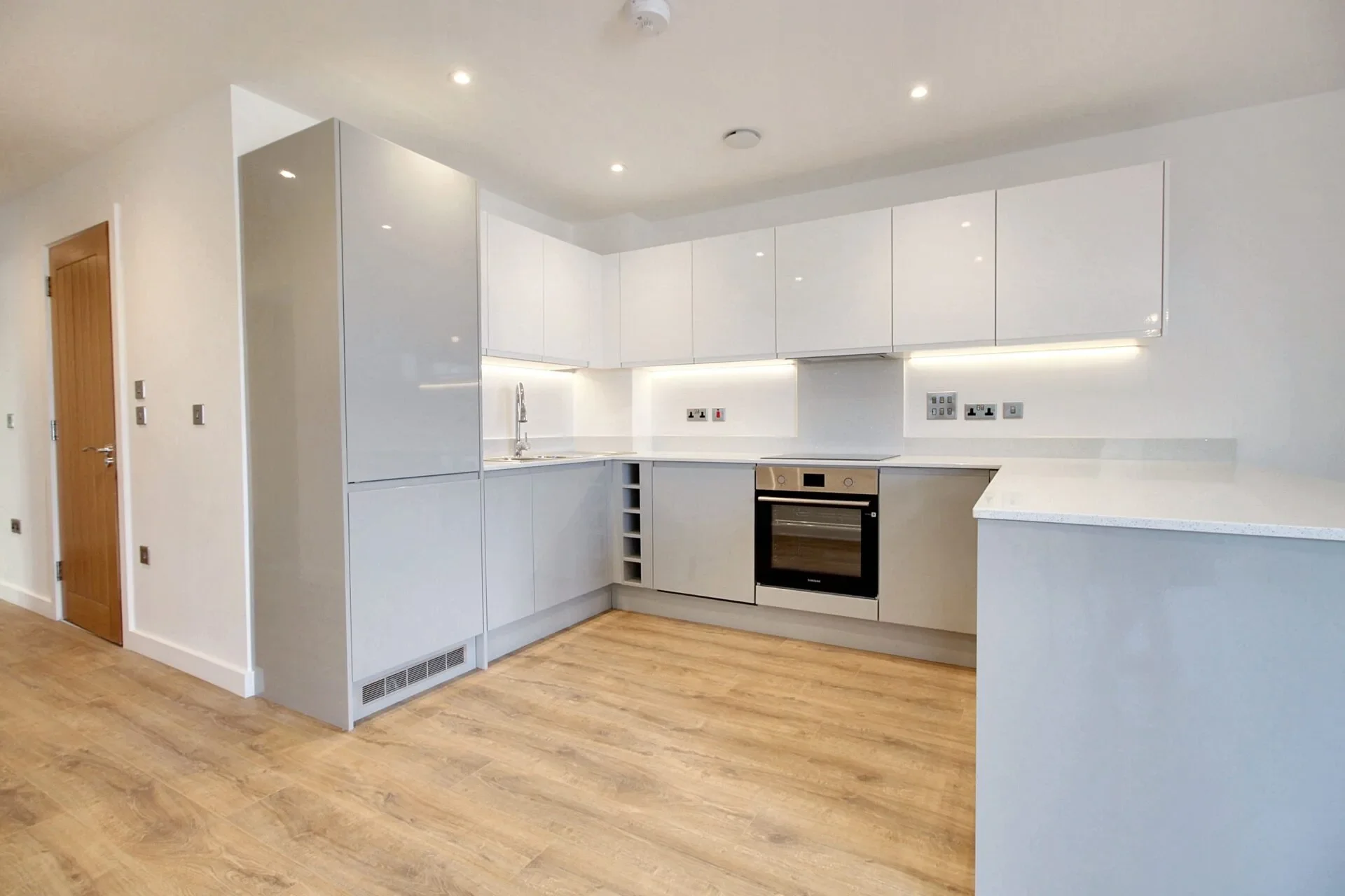 Flat Victoria Road in Ashford