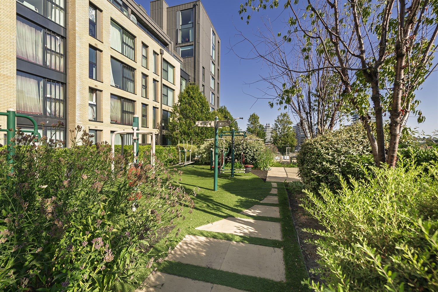 Flat Wyfold Road in London