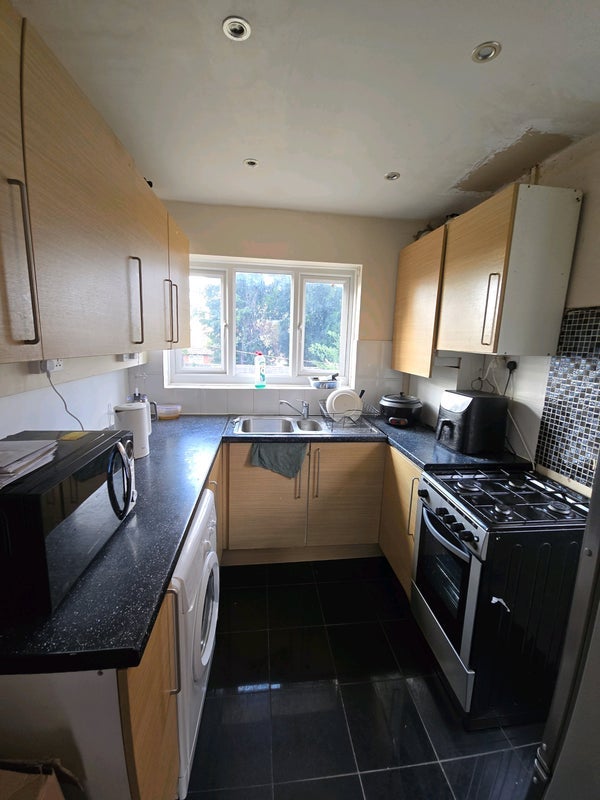 Room Frimley Close in Greater London