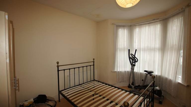 Flat Credon Road in Greater London