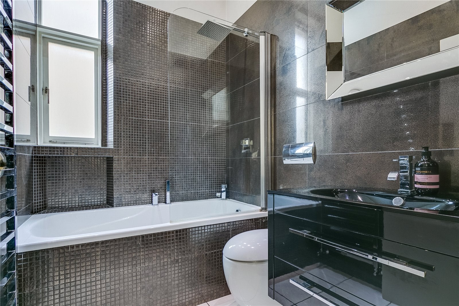 Flat Finborough Road in Greater London
