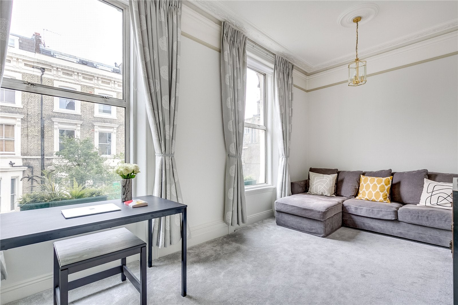 Flat Finborough Road in Greater London
