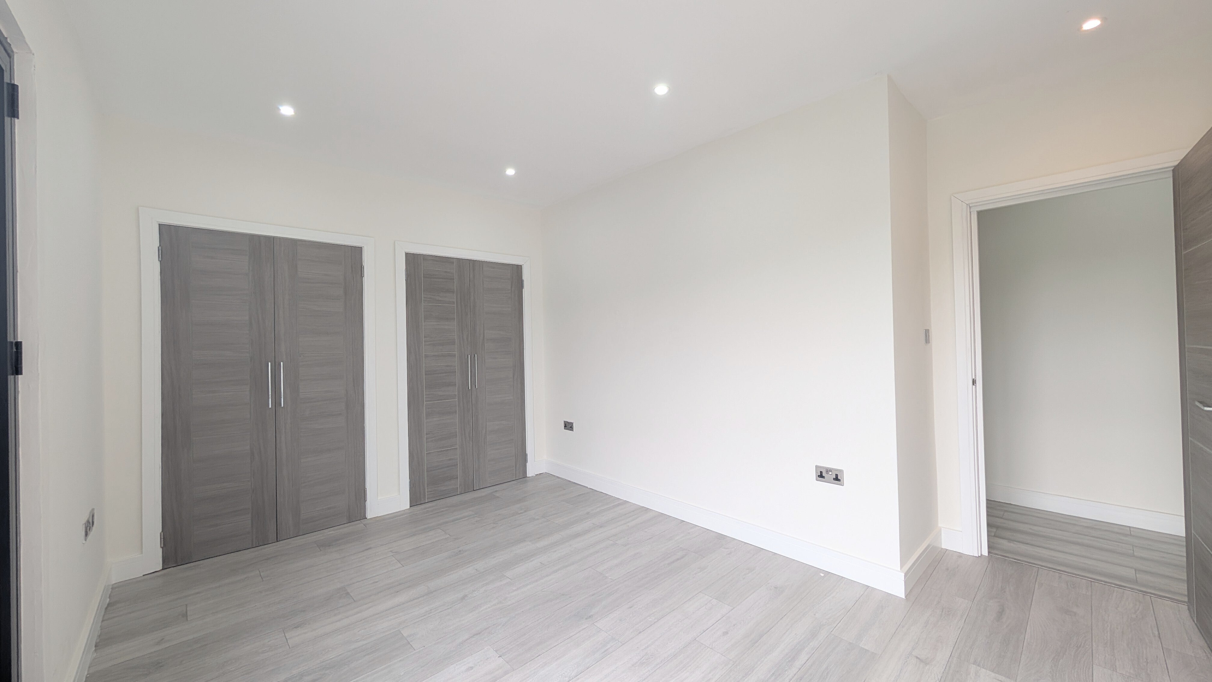 Flat Northolt Road in Greater London