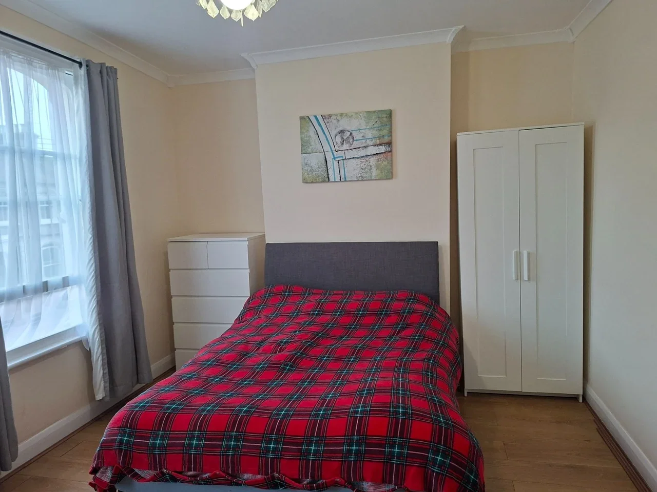 Room Naylor Road in Greater London