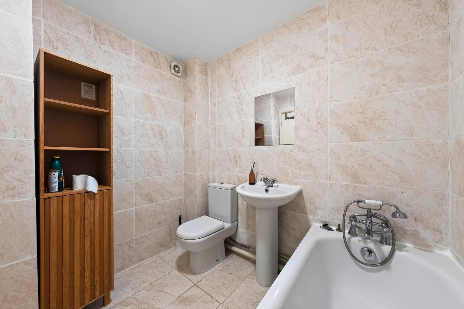 Flat Swansea Court in Greater London