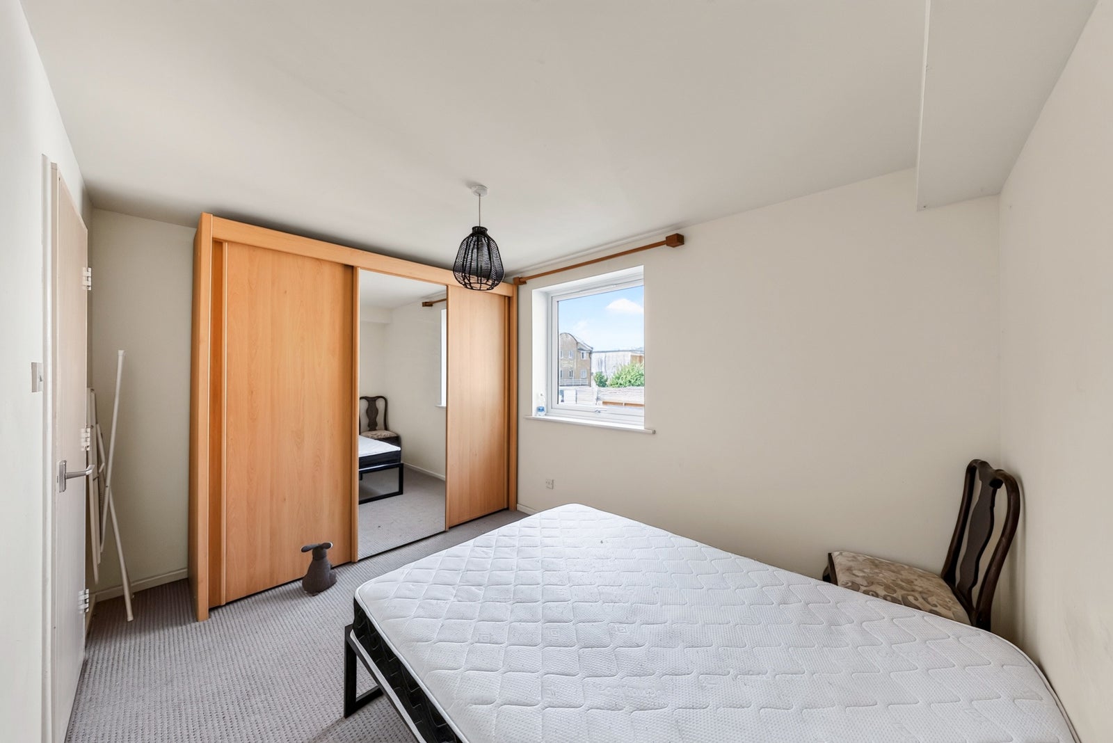 Flat Swansea Court in Greater London