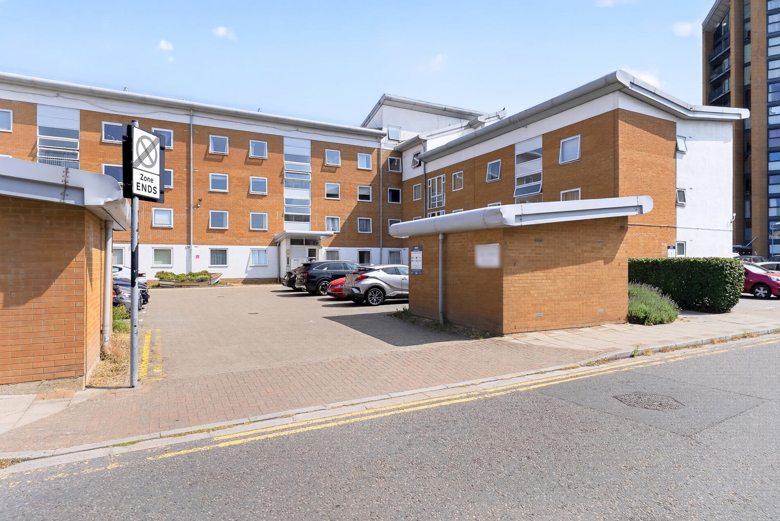 Flat Swansea Court in Greater London